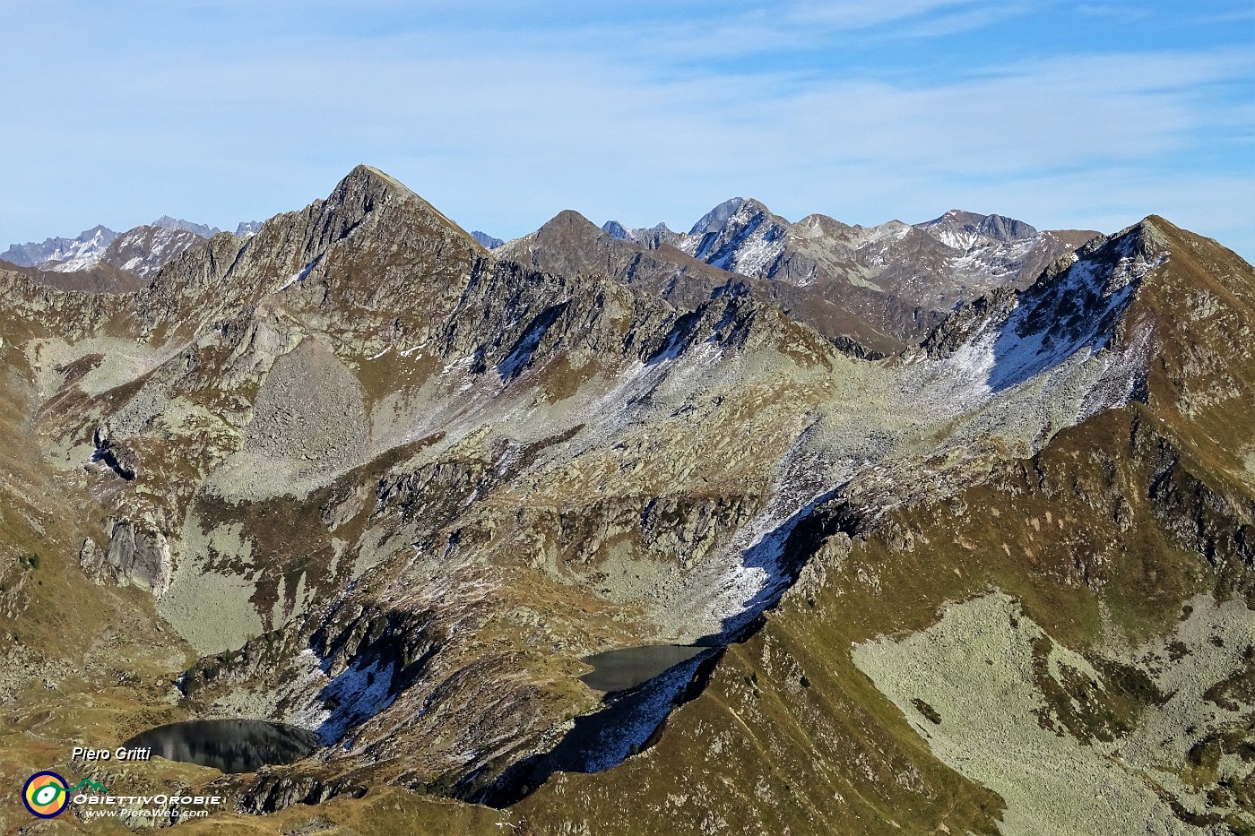76 Bella vista verso i Laghi di Porcile con Valegino e Cadelle.JPG